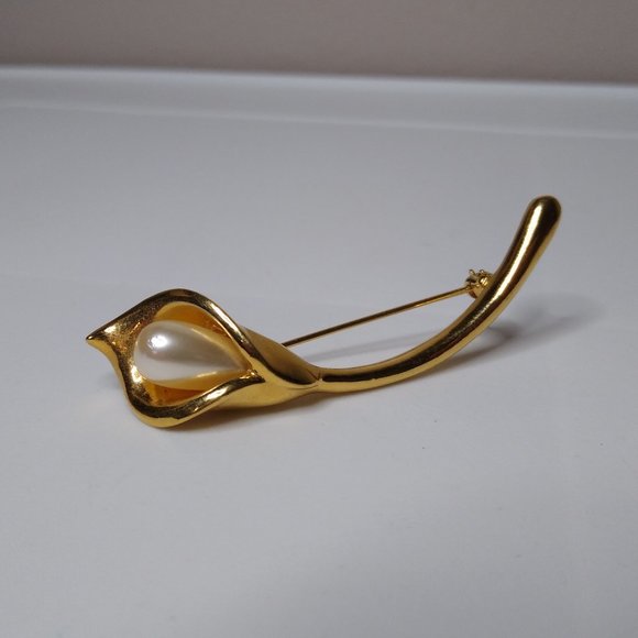 Vintage Metal Calla Lily Brooch - Picture 1 of 14